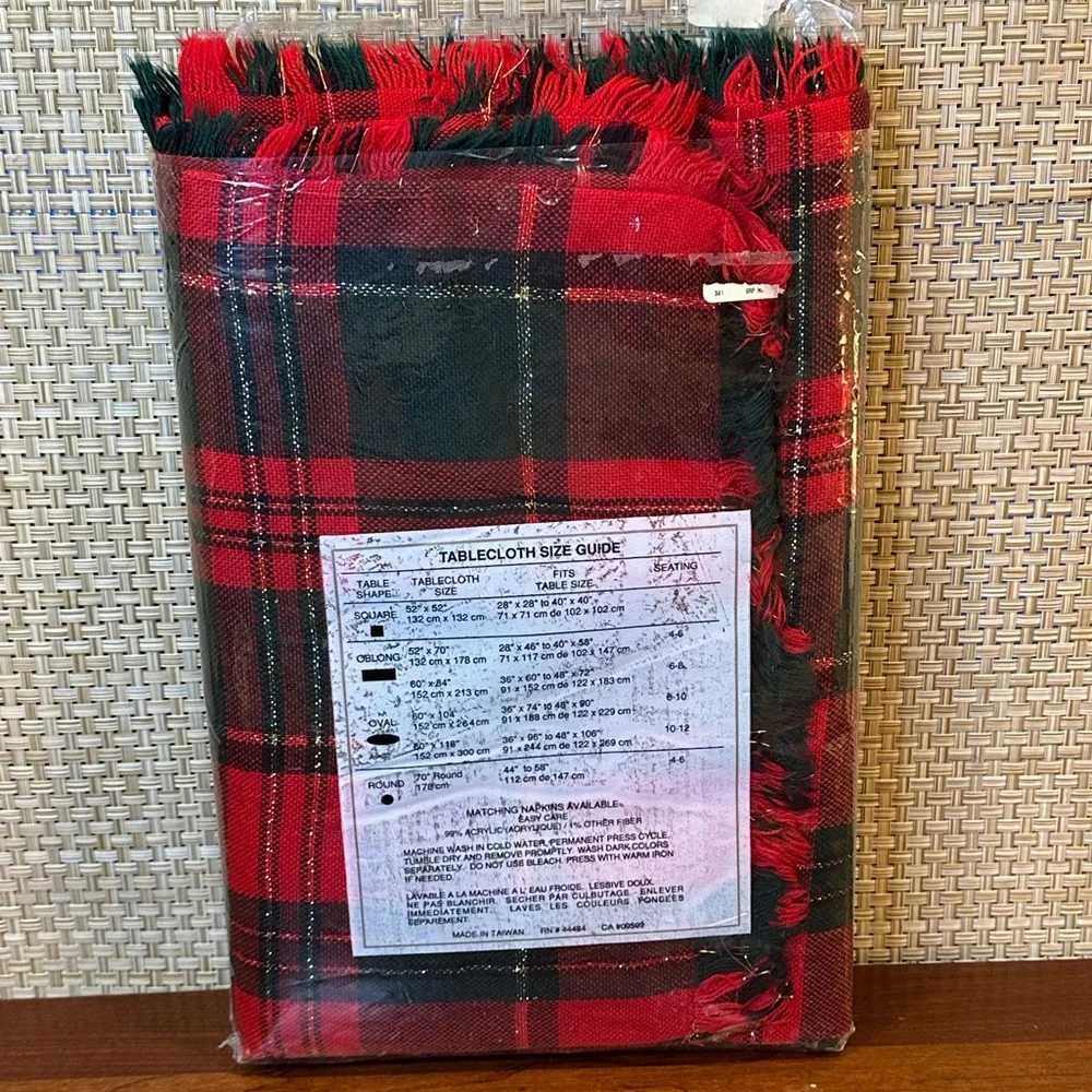 🎄🌟HP🌟VTG 2000s Red, Green, Gold Tartan Plaid Holiday Soft Acrylic Tablecloth - Picture 4 of 7